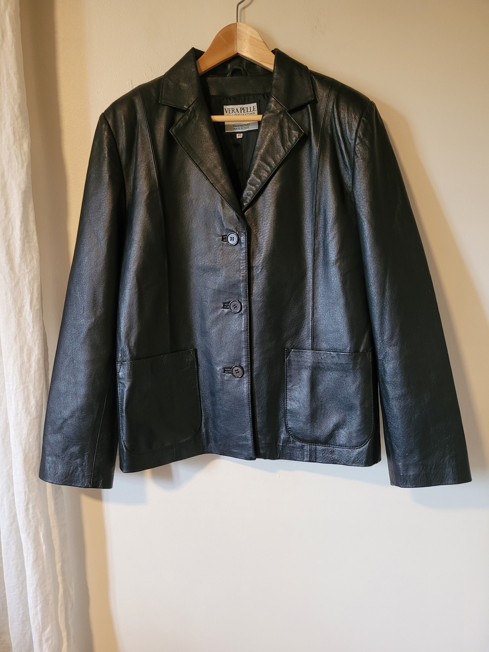 Vera Pellewith Masdimo Nuhi Women's Black Leather Button-Front Blazer